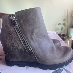 Sorel Gray Ankle Booties with Side-Zip Closure
